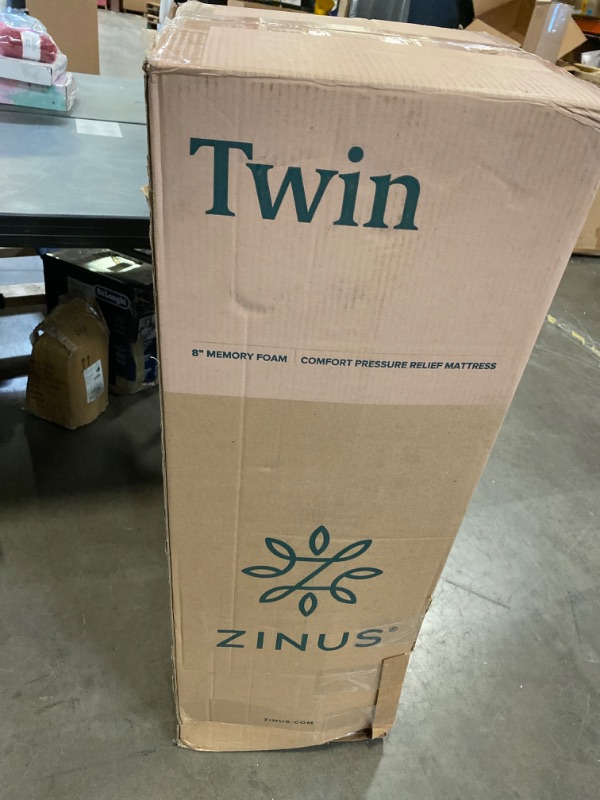 Photo 3 of Zinus 8 Inch Ultima Memory Foam Mattress / Pressure Relieving / CertiPUR-US Certified / Bed-in-a-Box, Twin NEW