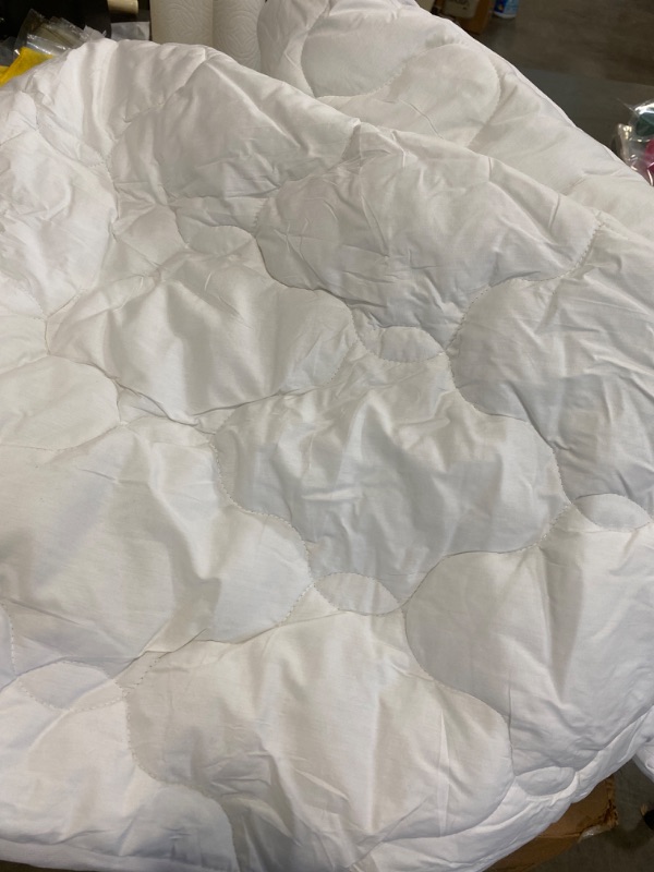 Photo 2 of TEXARTIST Queen Mattress Pad Cover Cooling Mattress Topper Pillow Top Mattress Cover Quilted Fitted Mattress Protector with 8-21 Inch Deep Pocket