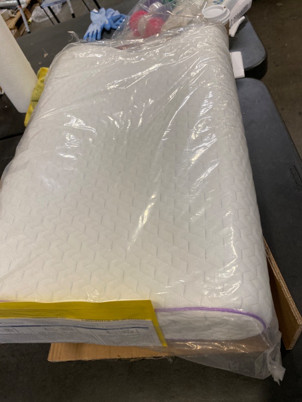 Photo 2 of SensorPEDIC Temperature Regulating Coolest Comfort Contour Memory Foam Bed Pillow, 1 Count (Pack of 1), White NEW 