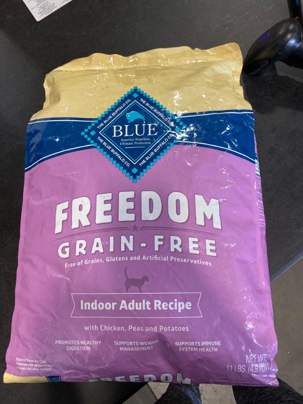 Photo 2 of Blue Buffalo Freedom Grain Free Natural Indoor Adult Dry Cat Food, Chicken 11-lb Chicken 11 Pound (Pack of 1) NEW