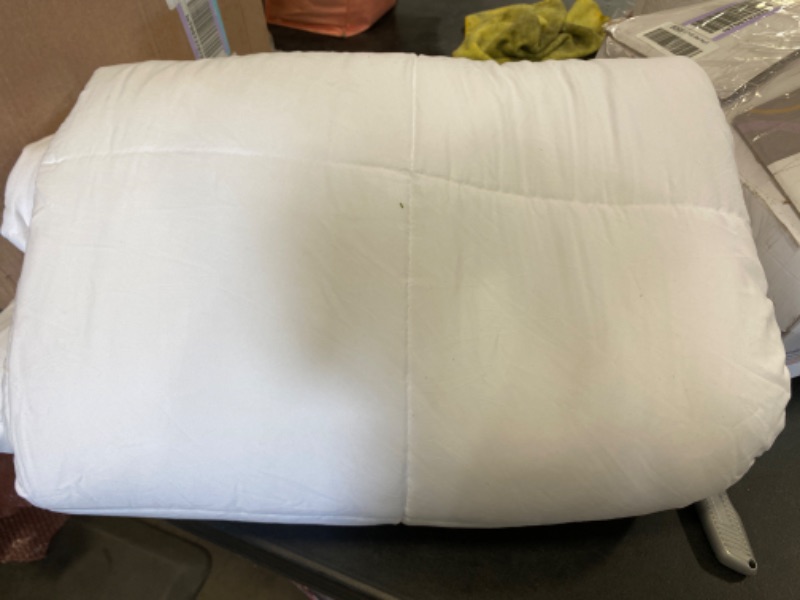 Photo 2 of Queen Size 88"x88" White Down Alternative Comforter