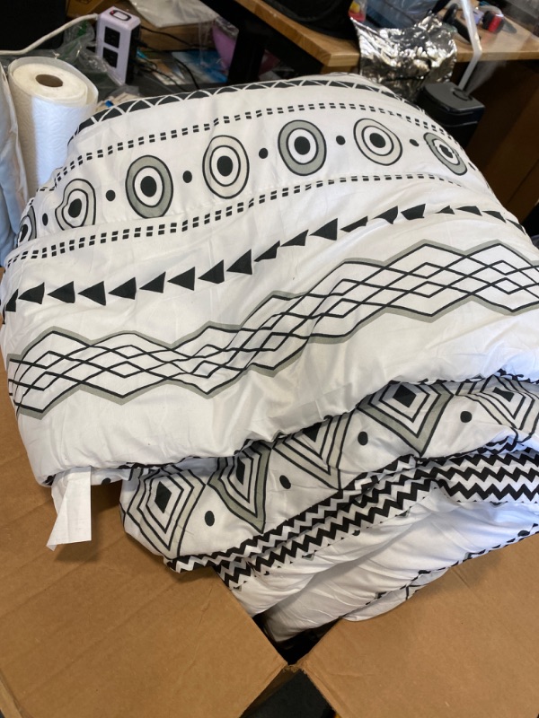 Photo 3 of Flysheep Bohemian Bed in a Bag 7 Pieces Queen Size, Grey Geometric Pattern Soft Bed Comforter Set for All Season(1 Comforter, 1 Flat Sheet, 1 Fitted Sheet, 2 Pillow Shams, 2 Pillowcases) 