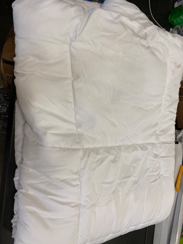 Photo 2 of  Bedding Comforter Duvet Insert - Quilted Comforter with Corner Tabs - Box Stitched Down Alternative Comforter (White)