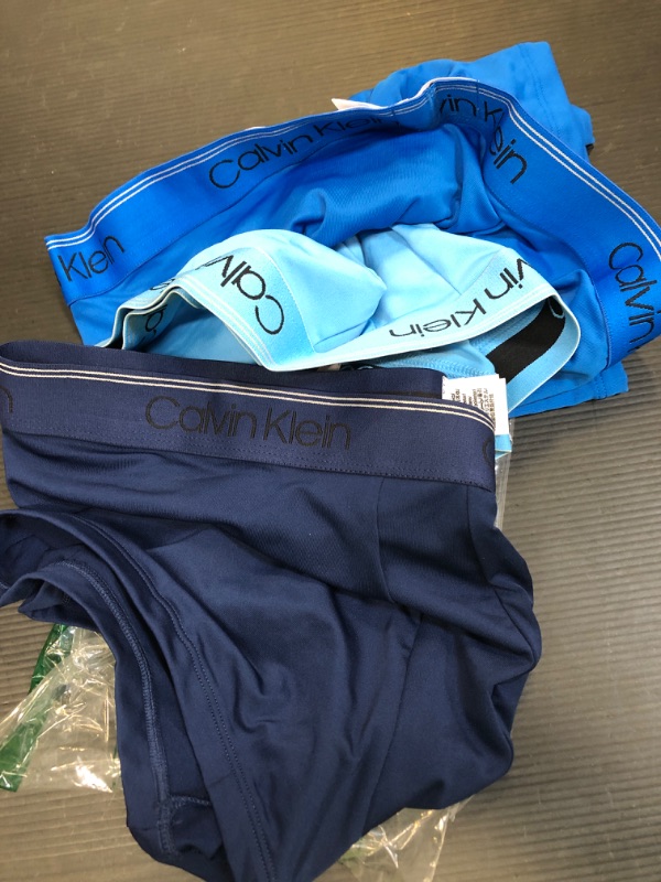 Photo 2 of Calvin Klein Men`s Microfiber Boxer Briefs Pack of 3 SIZE XL 