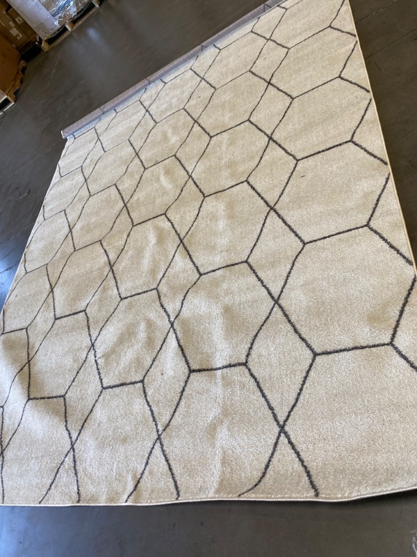 Photo 2 of Unique Loom Trellis Frieze Collection Area Rug - Geometric (7' 1" x 10', Ivory/ Gray)
