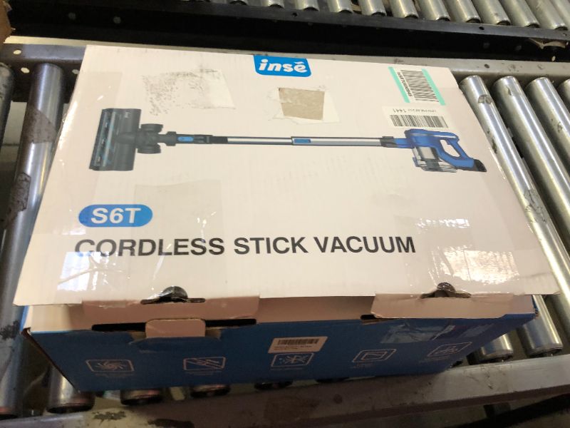 Photo 3 of cordless stick vacuum 