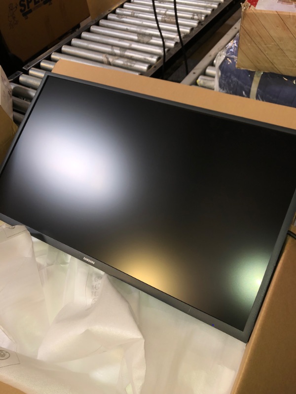 Photo 3 of SAMSUNG 32 inch UJ59 4k monitor (LU32J590UQNXZA) - UHD, 3840 x 2160p, 60hz, 4ms, Dual monitor, laptop monitor, monitor stand / riser / mount compliant, AMD FreeSync, Gaming, HDMI, DP, Black Single