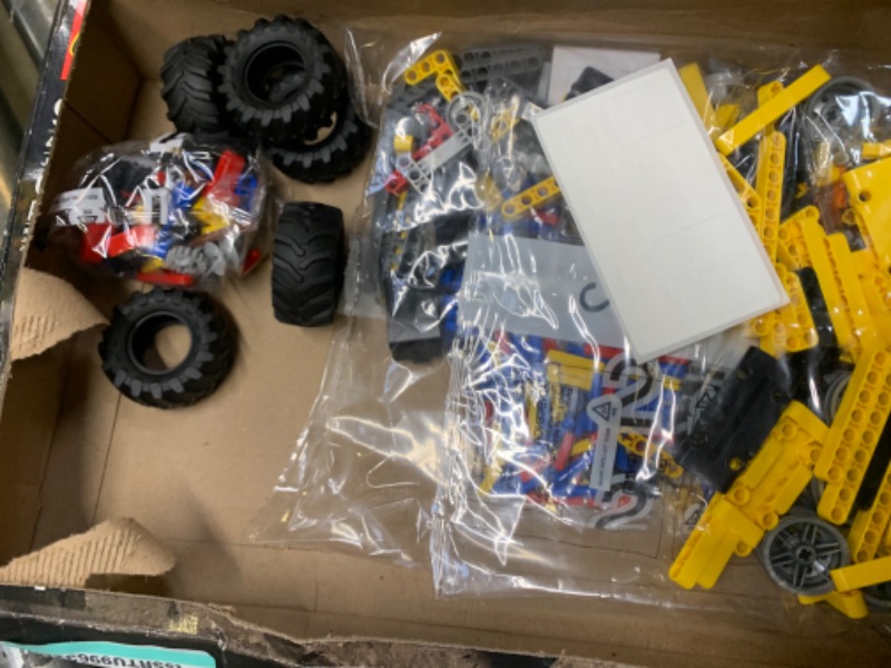 Photo 4 of LEGO Technic Jeep Wrangler 42122 Building Toy Set for Kids, Boys, and Girls Ages 9+ (665 Pieces) --- Box Packaging Damaged, Item is New, Item is Missing Parts
