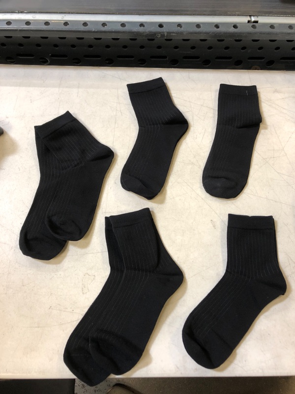 Photo 1 of 5CT BLACK ANKLE HIGHS SOCKS LOOKS LIKE A WOMENS SIZE : 8-10