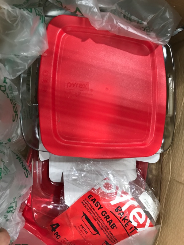 Photo 2 of ***BROKEN LARGE LID***Pyrex Easy Grab 4-Piece Glass Baking Dish Set with Lids, 3-Qt & 2-Qt Glass Bakeware Set, Non-Toxic, BPA-Free Lids, Tempered Glass Bakeware Set