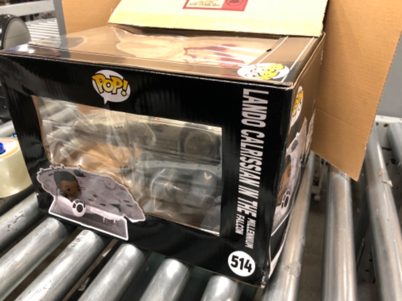 Photo 3 of Funko Pop! Ride Super Deluxe: Star Wars - Lando Calrissian in The Millenium Falcon (Shared Galactic Convention, Amazon Exclusive), Multicolor