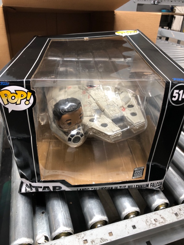 Photo 2 of Funko Pop! Ride Super Deluxe: Star Wars - Lando Calrissian in The Millenium Falcon (Shared Galactic Convention, Amazon Exclusive), Multicolor