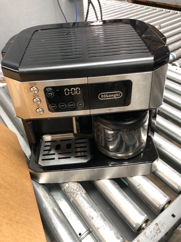 Photo 2 of **FOR PARTS ONLY** READ NOTESDe'Longhi All-in-One Combination Coffee Maker & Espresso Machine + Advanced Adjustable Milk Frother for Cappuccino & Latte + Glass Coffee Pot 10-Cup, COM532M