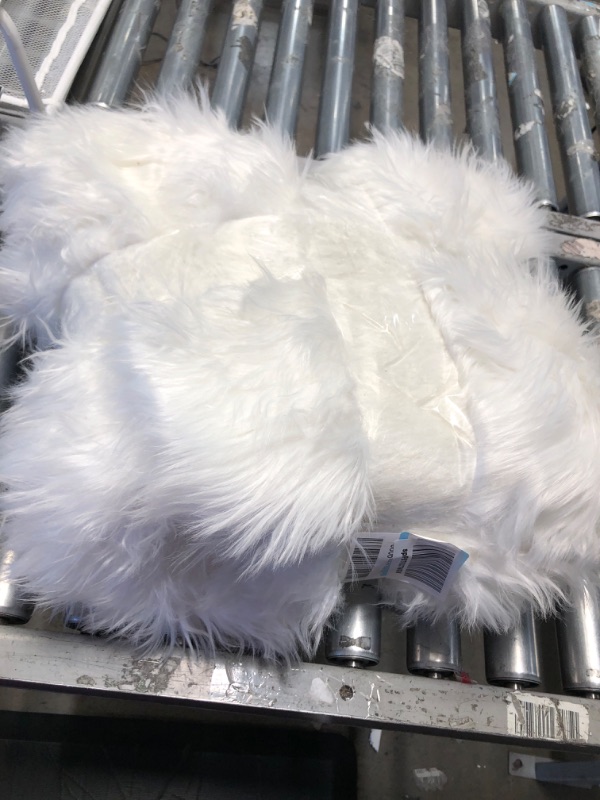 Photo 2 of *** used *** Ashler Faux Fur Rug, Fluffy Shaggy Area Rug Ultra Soft 2 x 3 Feet Sheepskin Fur Rug, White Fuzzy Rug Machine Washable Shag Rug, Nursery Decor Throw Rugs for Bedroom, Kids Room, Living Room
