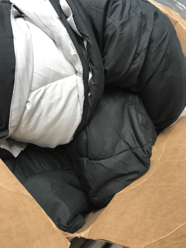 Photo 3 of *USED*  downluxe Lightweight Solid Comforter Set (Queen) with 2 Pillow Shams - 3-Piece Set - Black and Grey - Down Alternative Reversible Comforter Black/Grey Queen