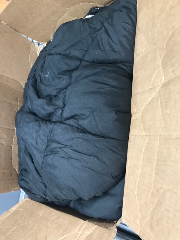 Photo 2 of *USED*  downluxe Lightweight Solid Comforter Set (Queen) with 2 Pillow Shams - 3-Piece Set - Black and Grey - Down Alternative Reversible Comforter Black/Grey Queen