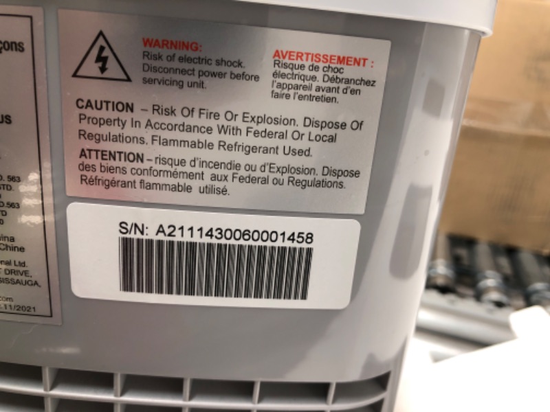 Photo 4 of **USED**
FRIGIDAIRE EFIC189-Silver Compact Ice Maker, 26 lb per Day, Silver (Packaging May Vary) Silver Ice Maker