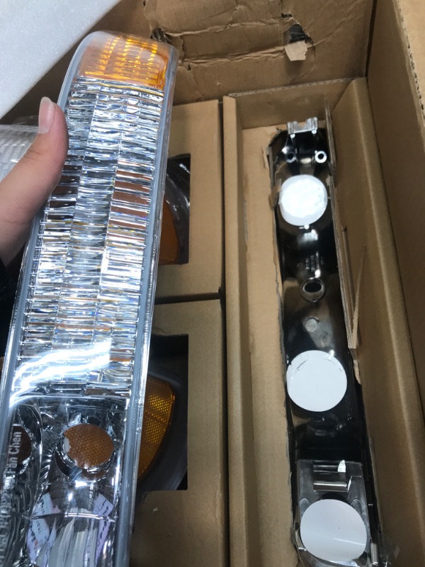 Photo 3 of DNA MOTORING HL-OEM-SIE99-4P-CH-AM Chrome Amber Headlights Compatible with 99-07 Sierra Yukon Chrome / Amber