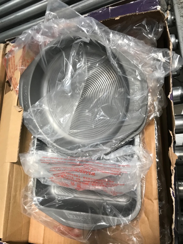 Photo 5 of Circulon Total Nonstick Bakeware Set with Nonstick Bread Pan, Cookie Sheet, Baking Pan, Baking Sheet, Cake Pan and Muffin/Cupcake Pan - 10 Piece, Gray