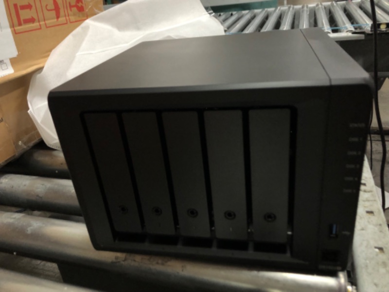 Photo 6 of Synology 5-bay DiskStation DS1522+ (Diskless),Black 5-bay; 8GB DDR4 DS1522+ DiskStation