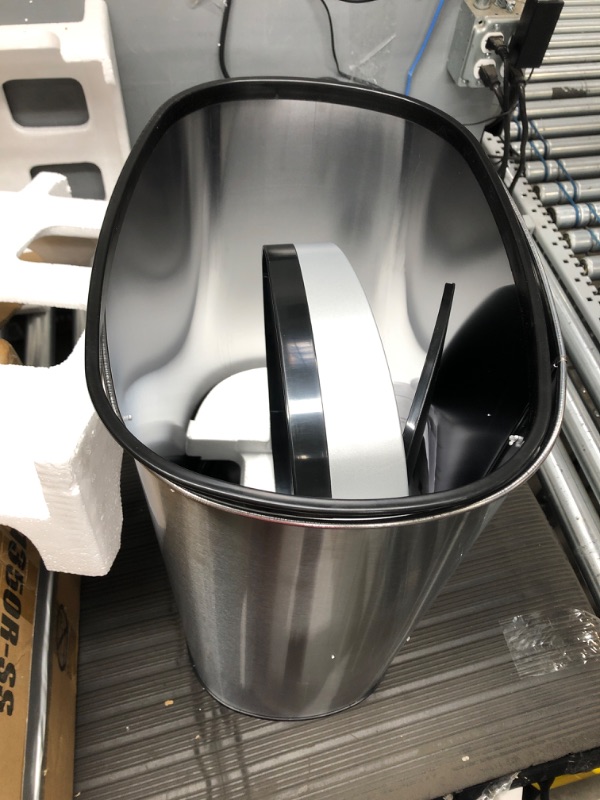 Photo 1 of Garbage Can 13 Gallon 50 Liter Kitchen Trash Can
