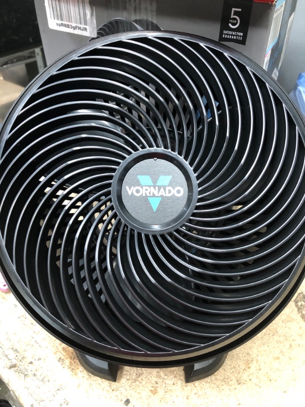 Photo 2 of **** POWERS ON *** Vornado 630 Mid-Size Whole Room Air Circulator Fan