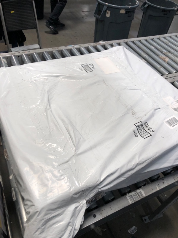 Photo 1 of uBoxes Medium Moving Boxes 18"x14"x12" (Medium Boxes - Pack of 20)