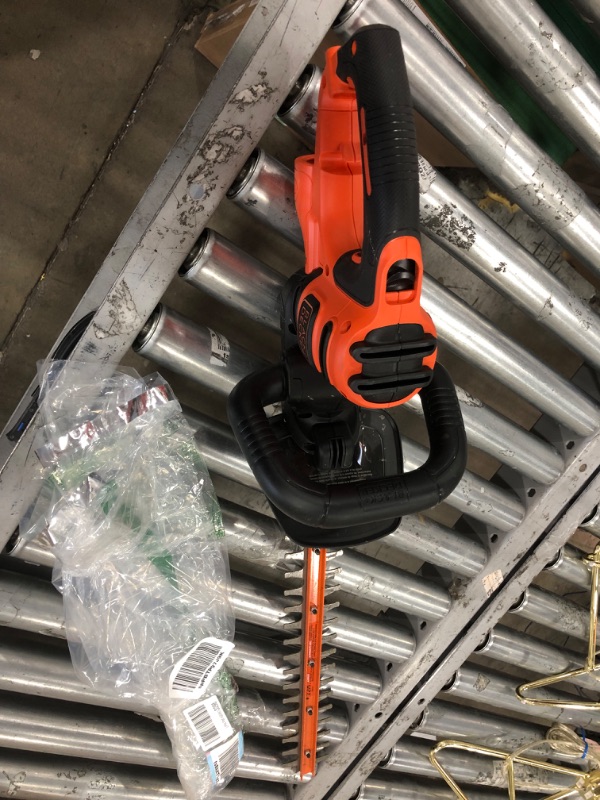 Photo 1 of **USED - NO BATTERY**
BLACK+DECKER Hedge Trimmer, 22-Inch 