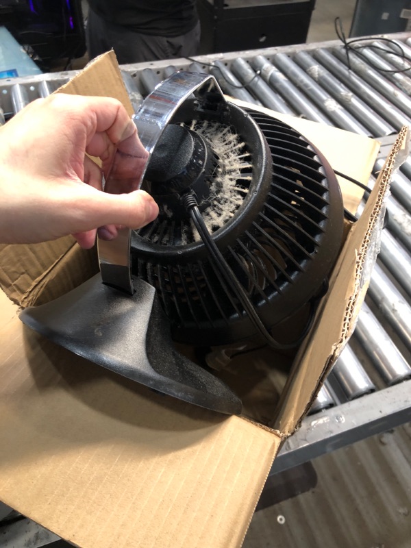 Photo 4 of **USED**  Vornado 460 Small Whole Room Air Circulator Fan with 3 Speeds, 460-Small, Black Black 460 - Small Fan