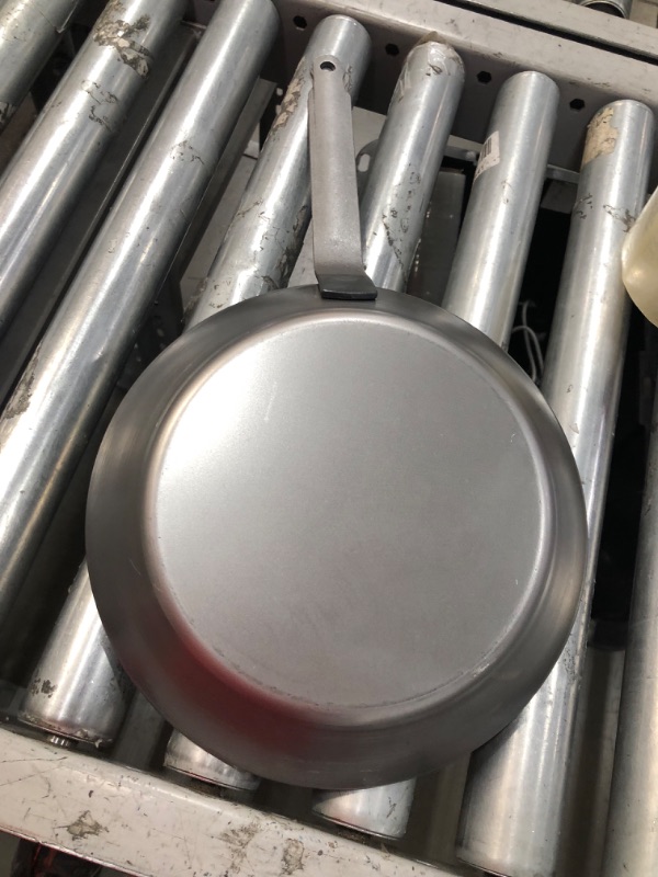 Photo 2 of 10 INCH METAL PAN 