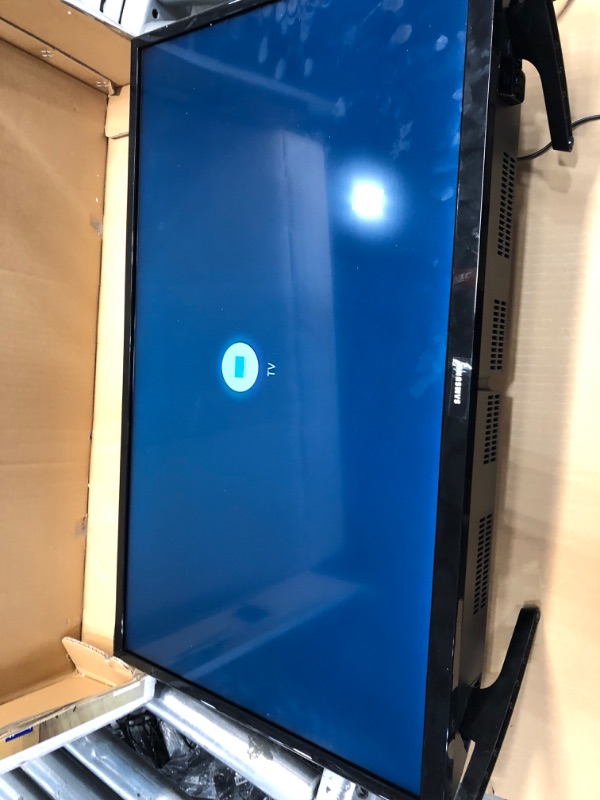 Photo 2 of (see notes on functionality)
SAMSUNG 32-inch Class LED Smart FHD TV 1080P (UN32N5300AFXZA, 2018 Model)