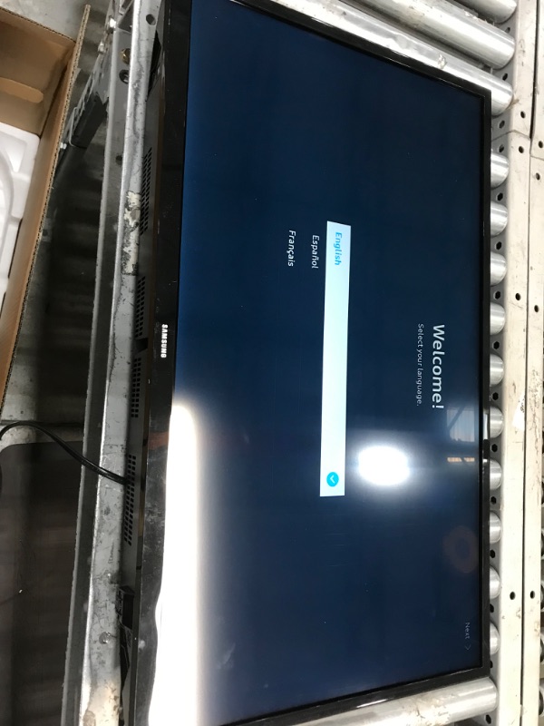 Photo 2 of SAMSUNG 32-inch Class LED Smart FHD TV 1080P (UN32N5300AFXZA, 2018 Model)