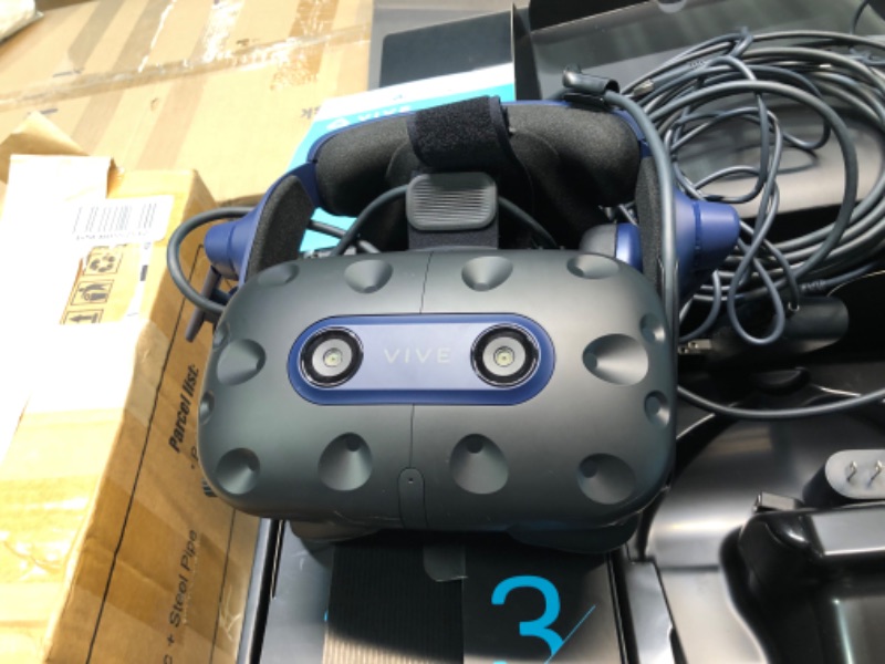 Photo 8 of VIVE Pro 2 Full Kit - Bundle