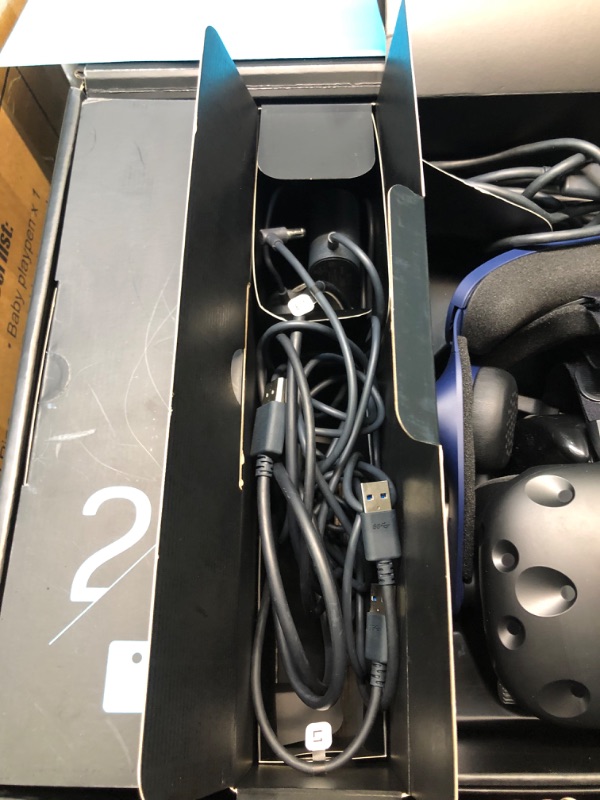 Photo 9 of VIVE Pro 2 Full Kit - Bundle