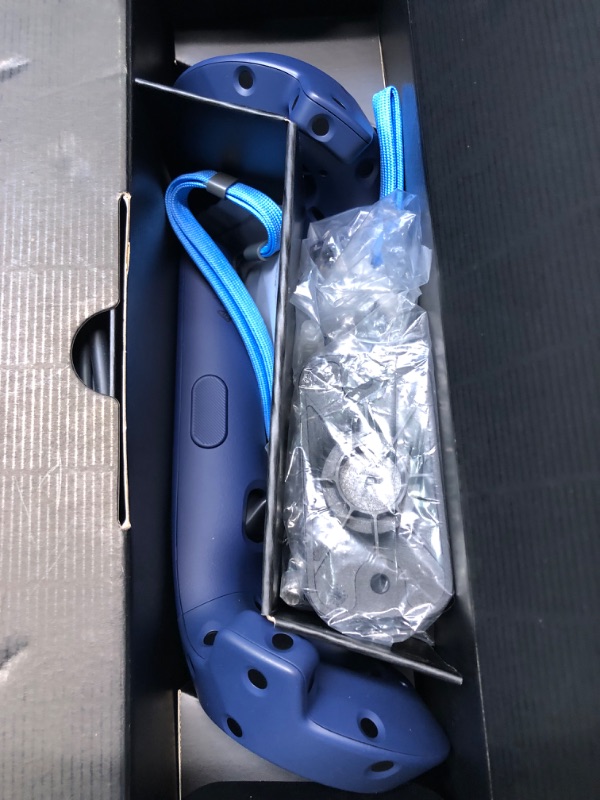 Photo 6 of VIVE Pro 2 Full Kit - Bundle