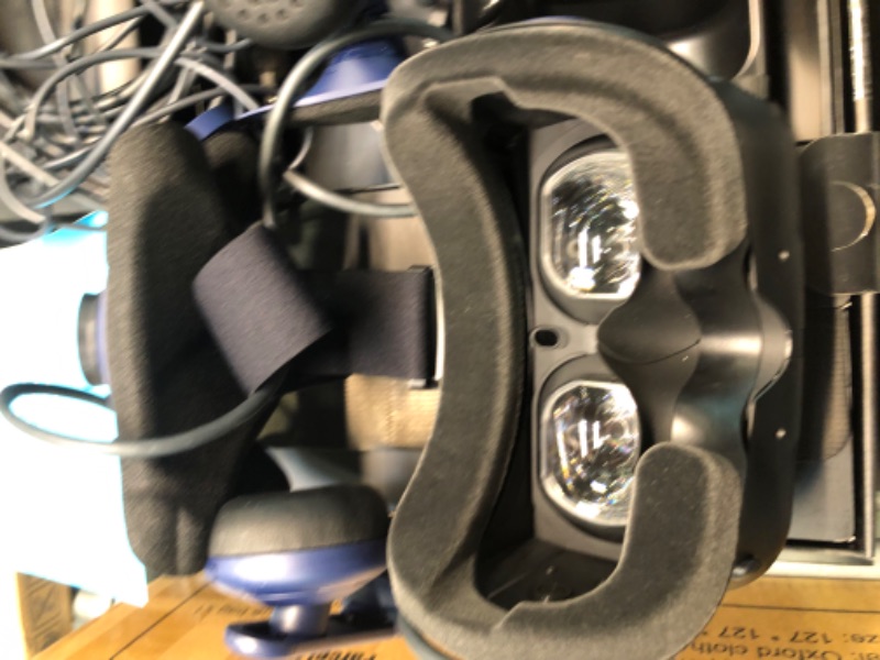 Photo 1 of VIVE Pro 2 Full Kit - Bundle