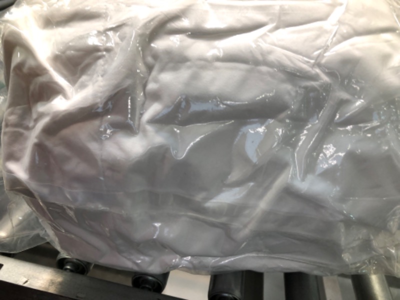 Photo 6 of Bedsure White Duvet Cover King Size 102 X 90 IN

**NEW--FACTORY SEALED--VACUUM SEALED, NEVER OPNED**