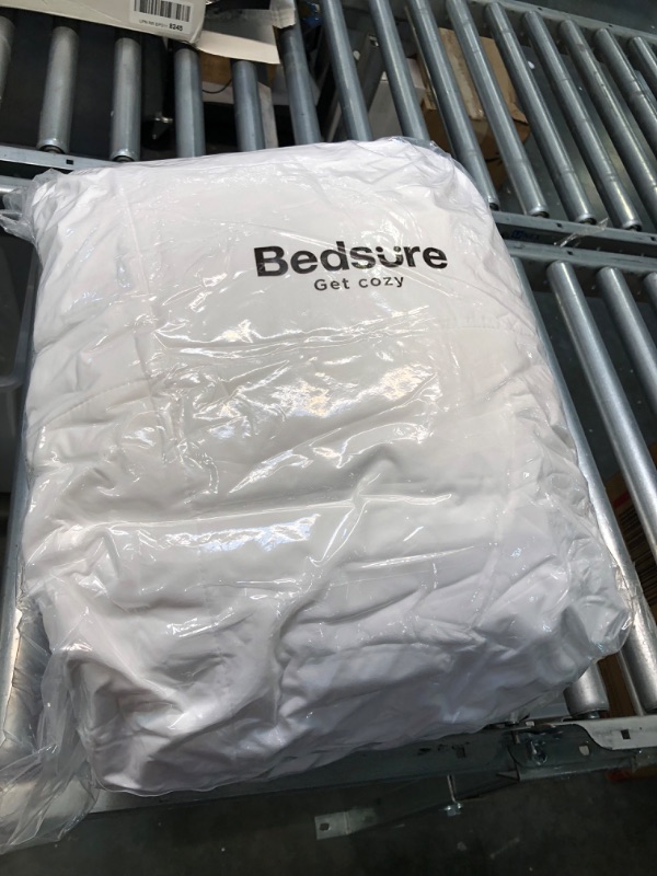 Photo 2 of Bedsure White Duvet Cover King Size 102 X 90 IN

**NEW--FACTORY SEALED--VACUUM SEALED, NEVER OPNED**