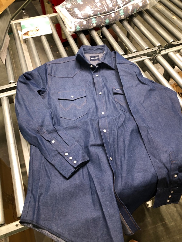 Photo 1 of Wrangler Men's Cowboy Cut Western Long Sleeve Snap Work Shirt Firm Finish