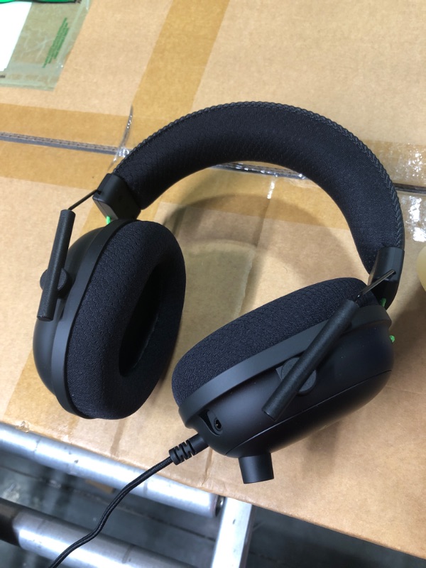Photo 1 of Razer BlackShark V2 Gaming Headset: THX 7.1 Spatial Surround Sound - 50mm Drivers - Detachable Mic - PC, PS4, PS5, Switch, Xbox One, Xbox Series X & S, Mobile - 3.5 mm Audio Jack & USB DAC - Black Classic Black