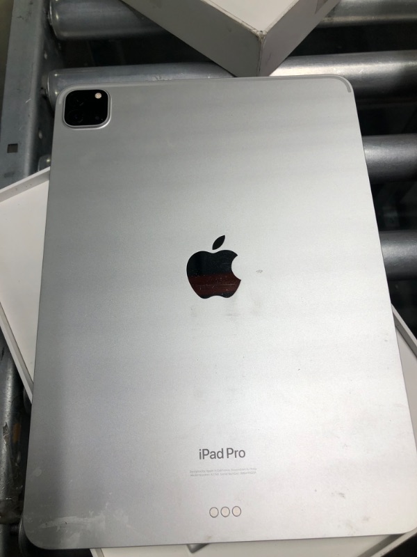 Photo 4 of Apple iPad Pro 11-inch (4th Generation): with M2 chip, Liquid Retina Display, 256GB, Wi-Fi 6E, 12MP front/12MP and 10MP Back Cameras, Face ID, All-Day Battery Life – Silver WiFi 256 GB Silver
NEED C TYPE CHARGER ON BOTH ENDS
SELLING FOR PARTS