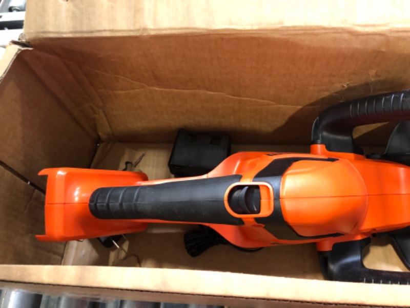 Photo 5 of BLACK+DECKER 40V MAX* Lithium-Ion 22-Inch Cordless Hedge Trimmer (LHT2240) 40V Hedge Trimmer Kit  **BATTERY NOT INCLUDED**