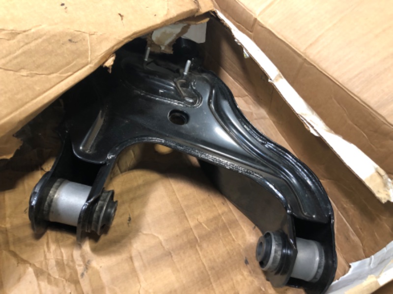 Photo 2 of MOOG RK621560 Suspension Control Arm and Ball Joint Assembly front right lower