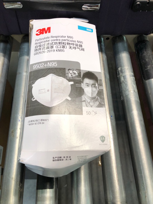 Photo 2 of 3M 9205+ Aura Particulate N95 Respirator, Flat Fold Non-Valved Disposable Respirator, White, 50 Pack