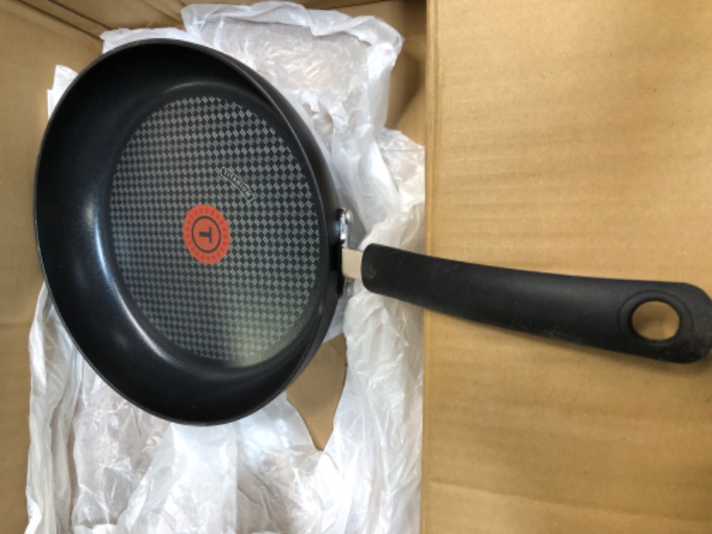 Photo 4 of Tefal Resist D51606 Frying Pan 28 cm Non-Stick Coating Thermo-Spot Aluminium Black