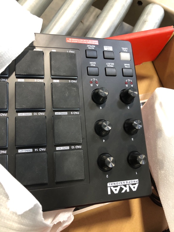 Photo 3 of Akai MPD218 Playable Pad Controller