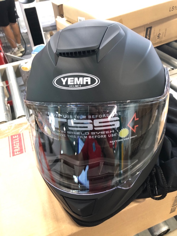 Photo 1 of Motorcycle Modular Full Face Helmet YEMA YM-926 Moped DOT Street Racing Crash Helmet Matte Black Medium
