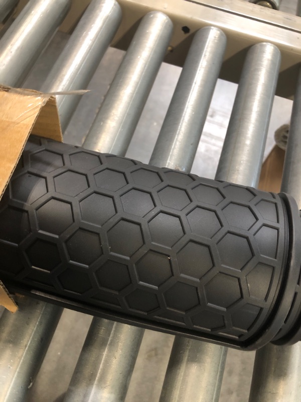 Photo 1 of Megiteller Car Rubber Cargo Mat Liner Custom Fit for Volkswagen Tiguan 2018 2019 2020 2021 Odorless Washable Heavy Duty Anti-Slip All Weather Protection Car Trunk Cargo Mat Black Black Cargo Liner 2018-2023