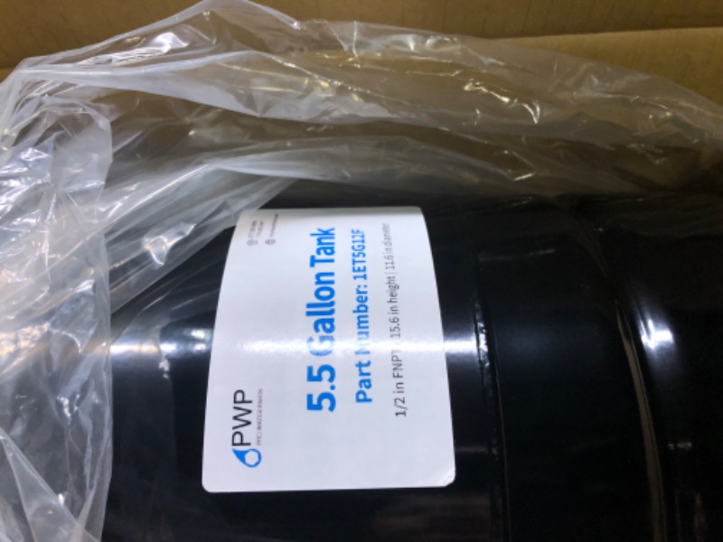 Photo 4 of 
5 Gallon RO Accumulator Storage Tank With Wall Mount Bracket 1/2" Female NPT5 Gallon RO Accumulator Storage Tank With Wall Mount Bracket 1/2" Female NPT