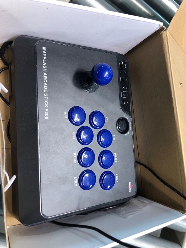 Photo 2 of Mayflash F300 Arcade Fight Stick Joystick for Switch, Xbox Series X, PS4,PS3, Xbox One, Xbox 360, macOS, Windows, Steam Deck, NeoGeo mini, NeoGeo Arcade Stick Pro
unable to test